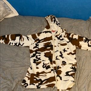 WHITE CAMO SUPREME OVER JACKET